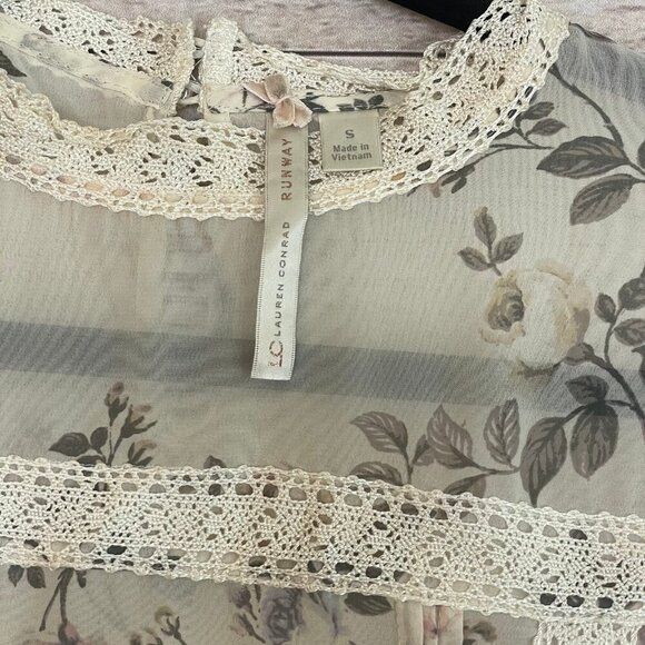 LC Lauren Conrad Runway High Neck Sheer Top Size Small - Picture 6 of 7